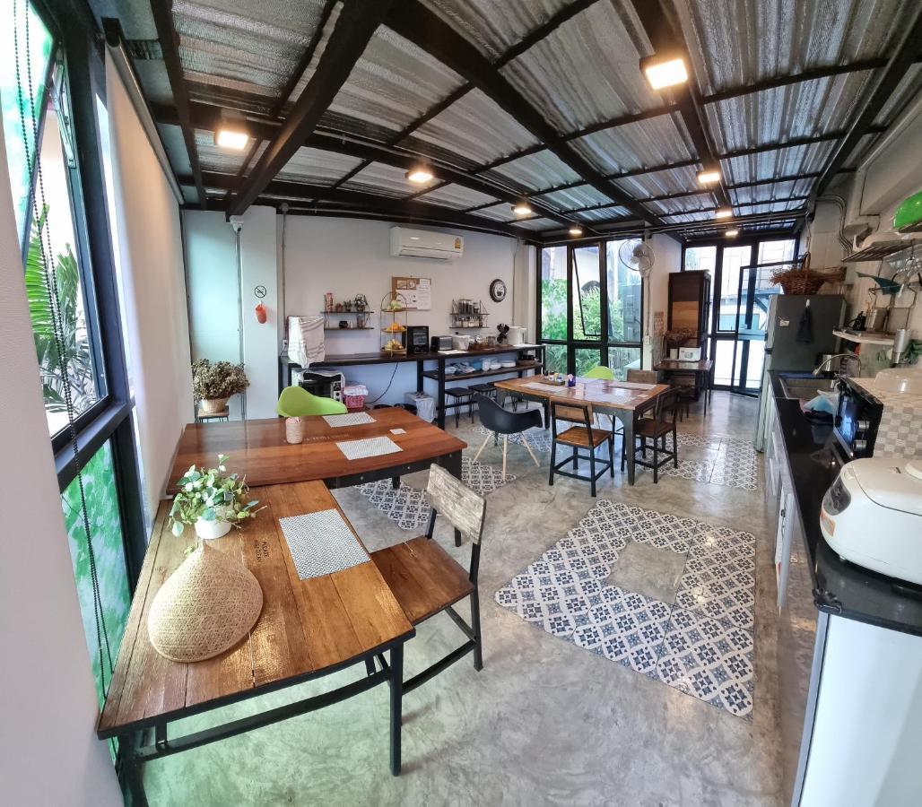 33 Poshtel (Adults Only) Otel Chiang Mai Dış mekan fotoğraf