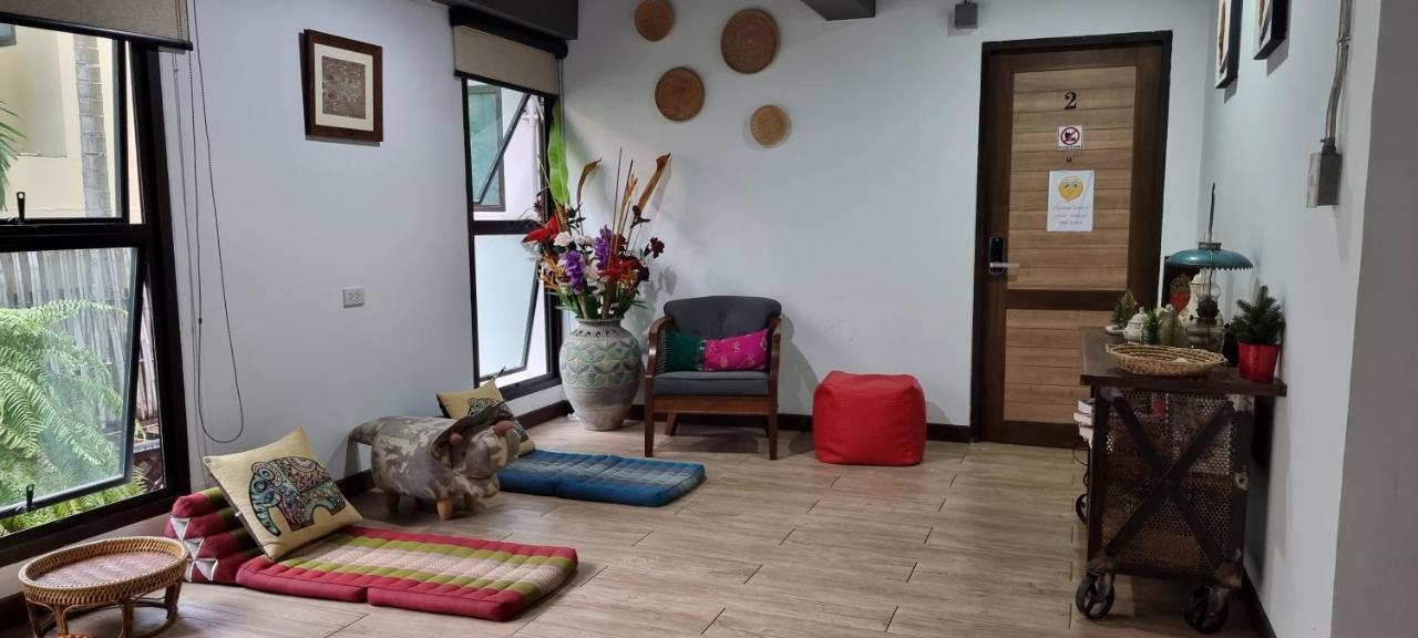 33 Poshtel (Adults Only) Otel Chiang Mai Dış mekan fotoğraf