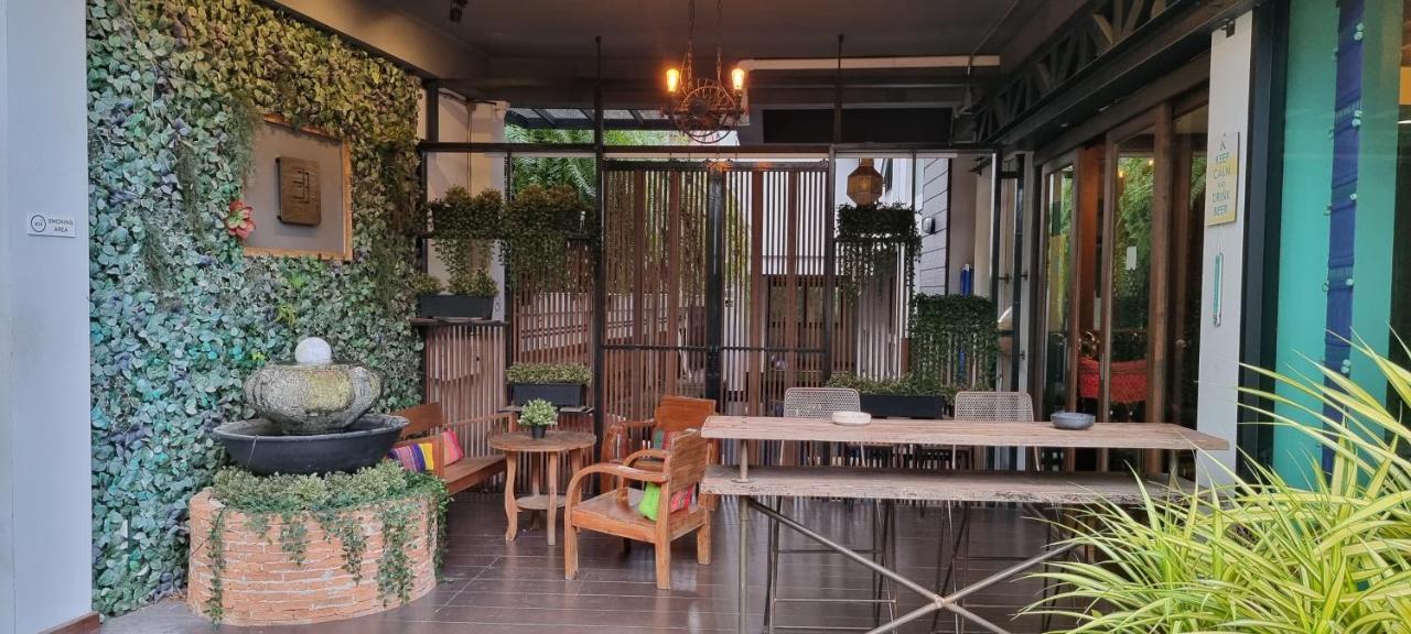 33 Poshtel (Adults Only) Otel Chiang Mai Dış mekan fotoğraf