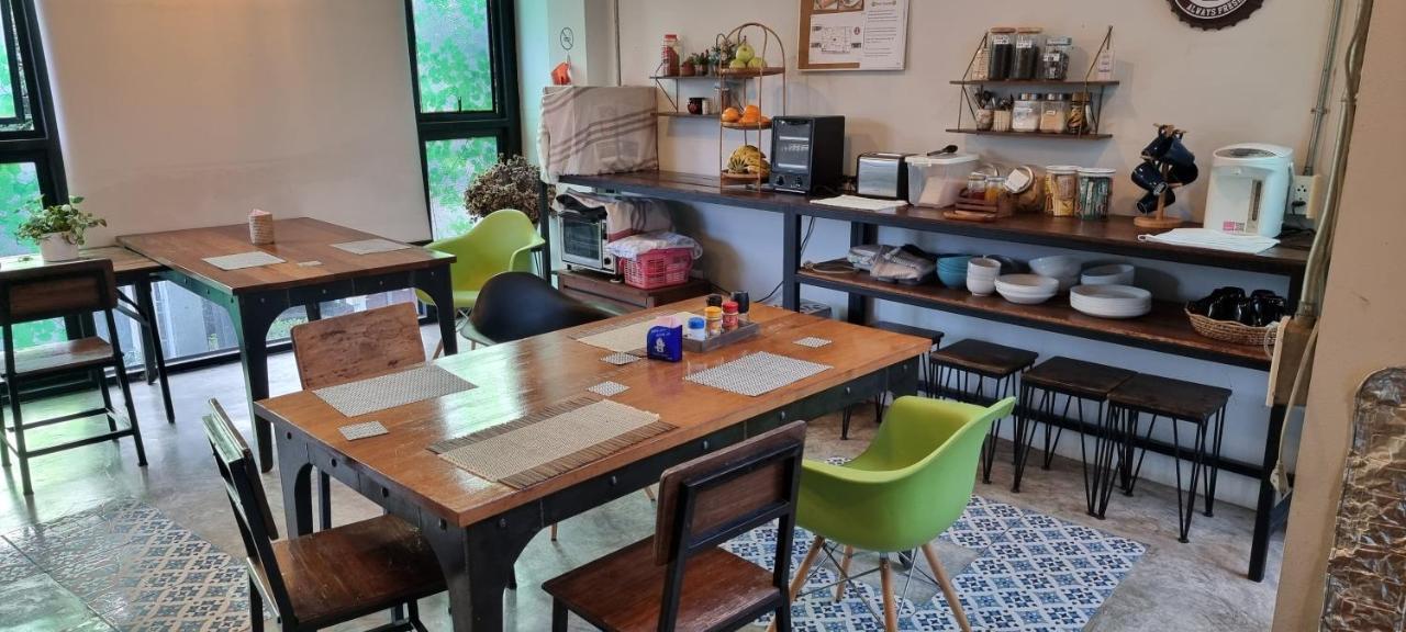 33 Poshtel (Adults Only) Otel Chiang Mai Dış mekan fotoğraf