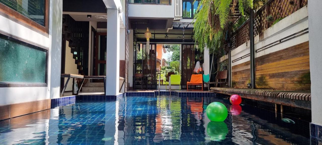 33 Poshtel (Adults Only) Otel Chiang Mai Dış mekan fotoğraf