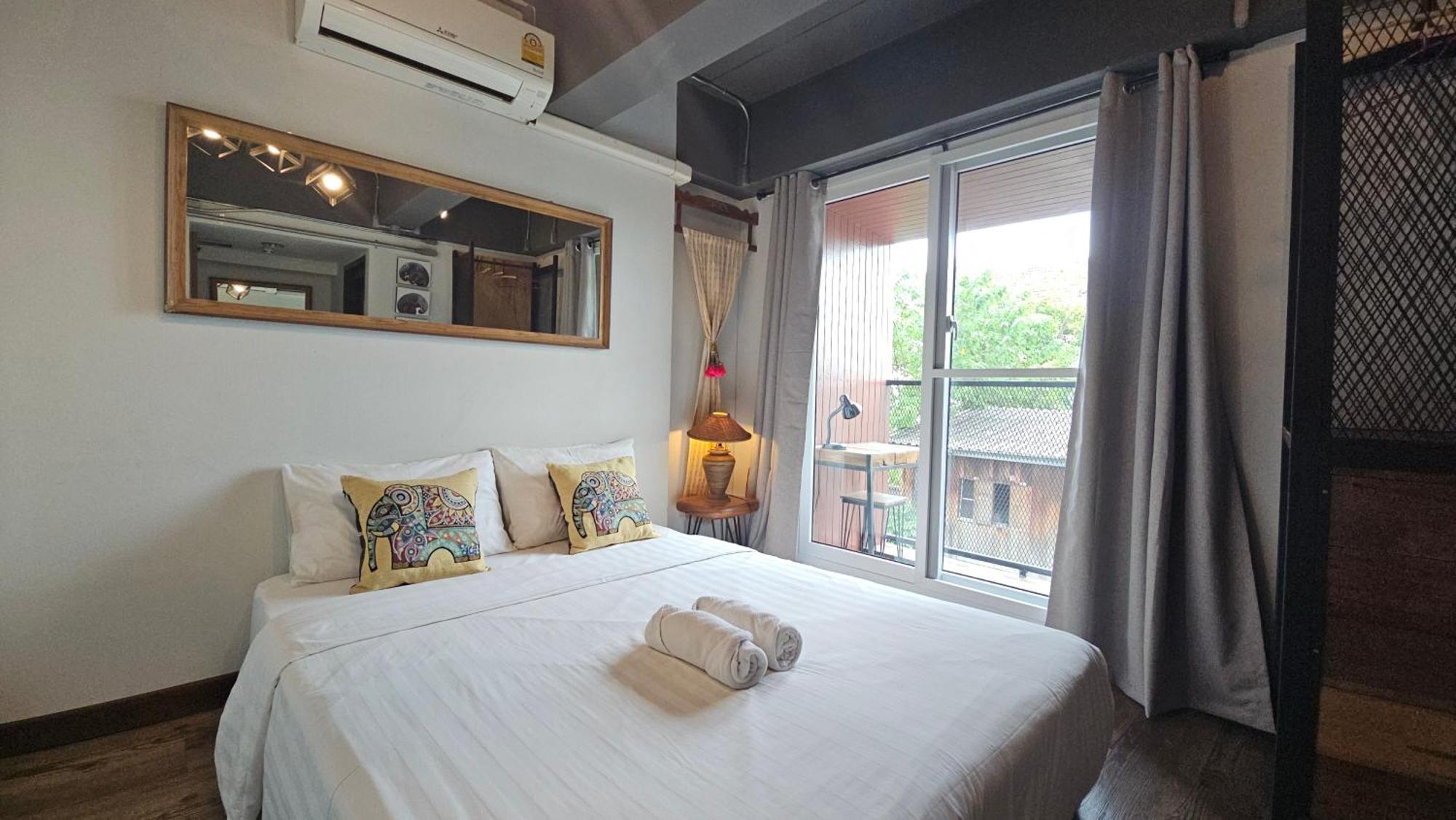 33 Poshtel (Adults Only) Otel Chiang Mai Dış mekan fotoğraf