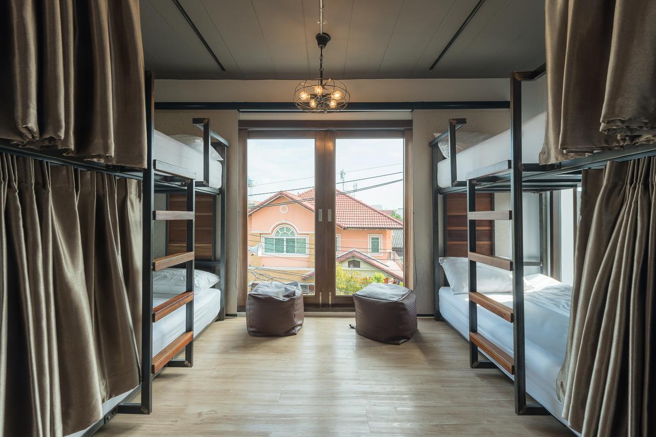 33 Poshtel (Adults Only) Otel Chiang Mai Dış mekan fotoğraf