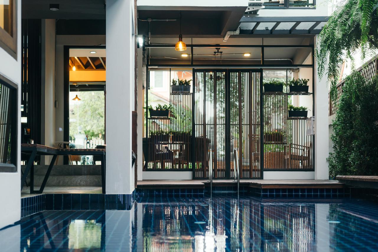 33 Poshtel (Adults Only) Otel Chiang Mai Dış mekan fotoğraf