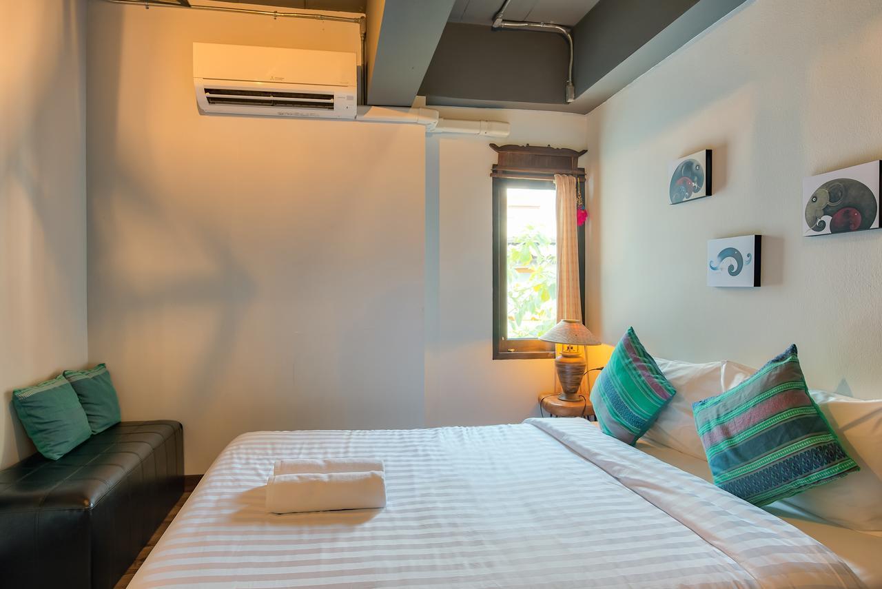 33 Poshtel (Adults Only) Otel Chiang Mai Dış mekan fotoğraf