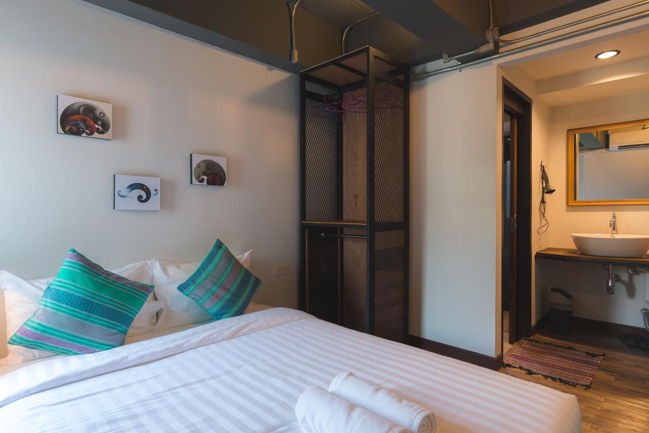 33 Poshtel (Adults Only) Otel Chiang Mai Dış mekan fotoğraf