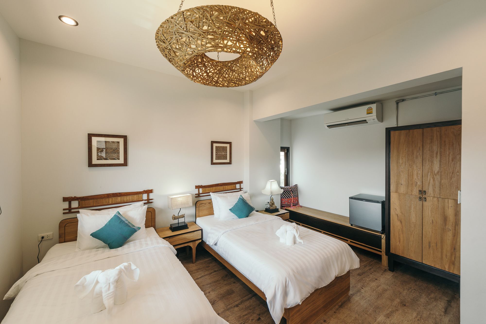 33 Poshtel (Adults Only) Otel Chiang Mai Dış mekan fotoğraf