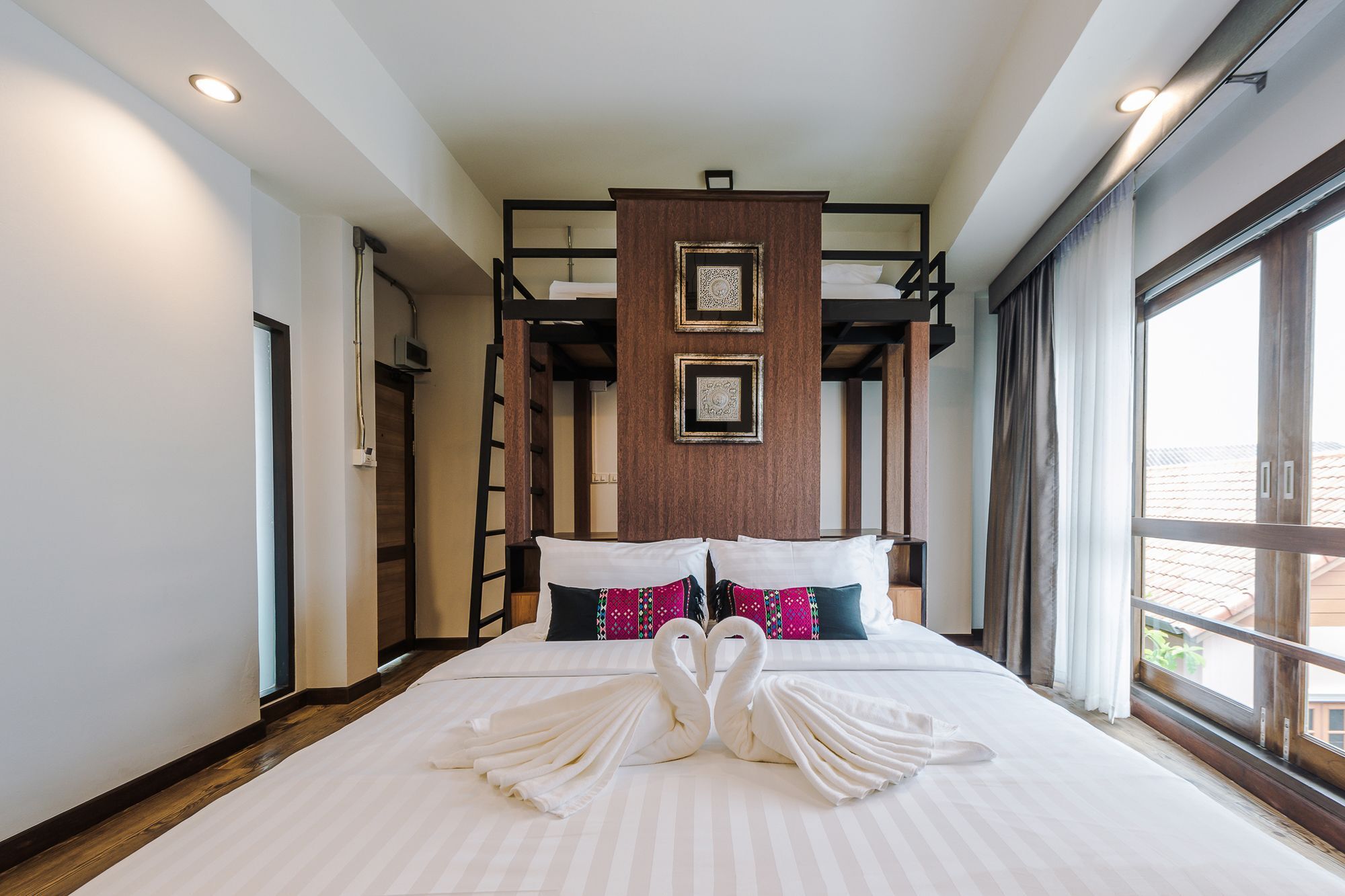 33 Poshtel (Adults Only) Otel Chiang Mai Dış mekan fotoğraf